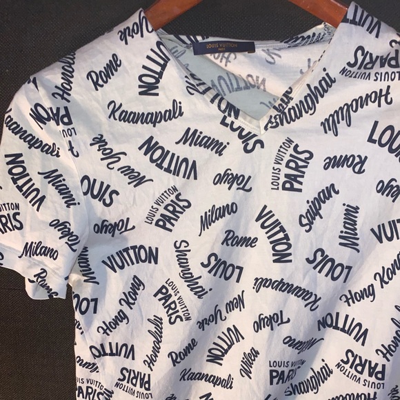 Medium authentic Louis Vuitton logo shirt in perfect condition. - Picture 1 of 6